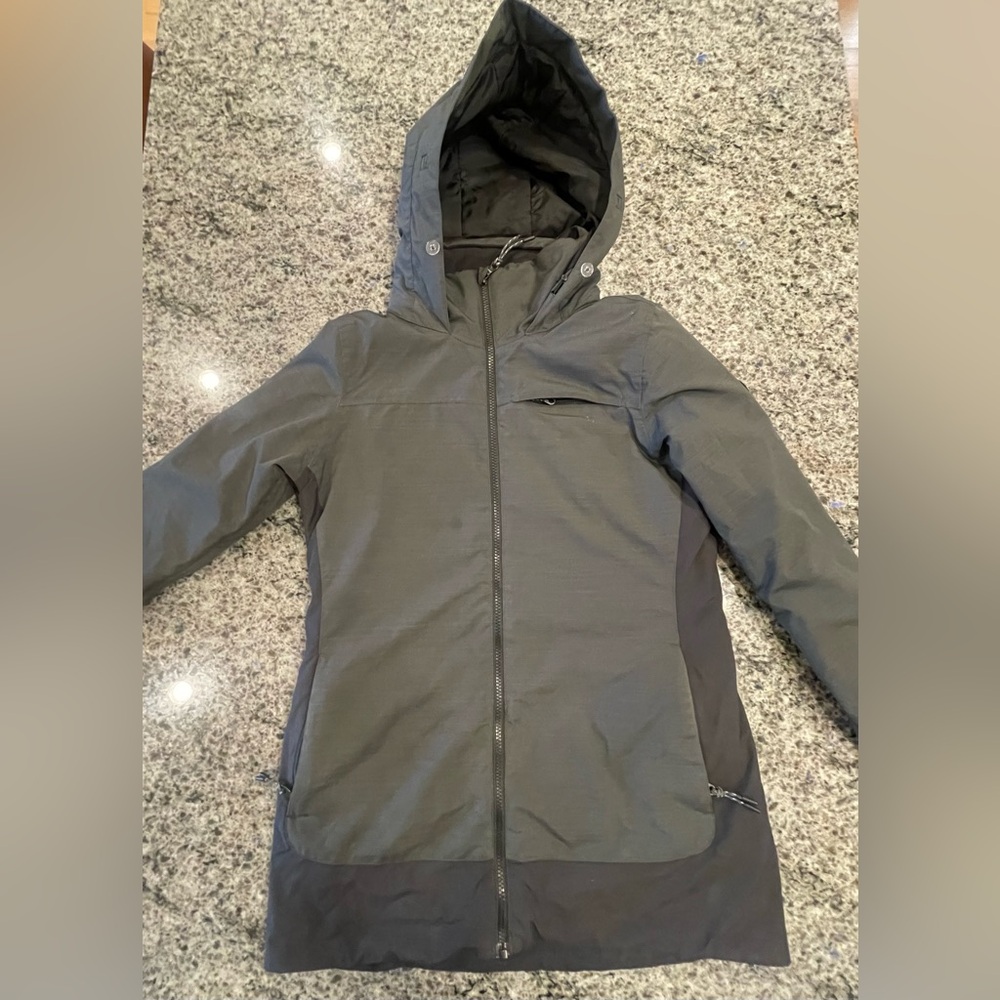 Women’s Size small Burton winter jacket.